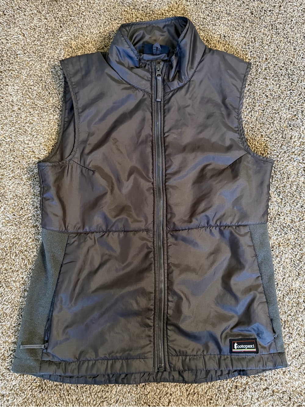 Cotopaxi Altiplano Vest Charcoal Gray Men’s Size Small Slim Athletic Fit